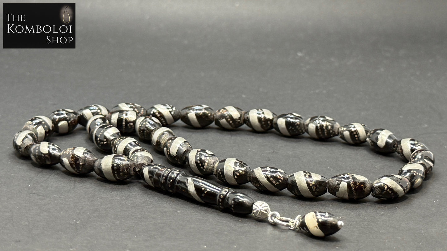 Yusuri Komboloi (Black Coral with Silver Inlay)